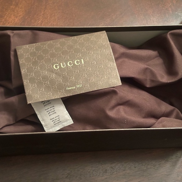 Gucci GG Supreme Men’s Flip Flop Thong Sandals - Picture 9 of 13